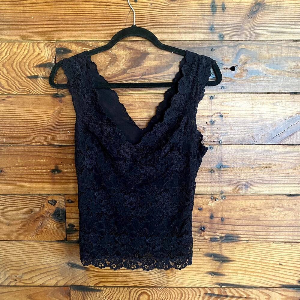 Josie Natori Black Floral Lace V-Neck Camisole with Scallop Hem Medium